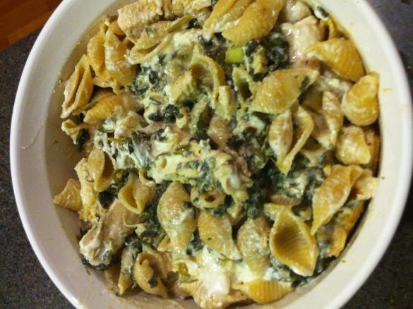 Těstoviny se špenátem a kuřecím masem