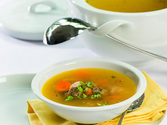 Kuřecí polévka s játrovými knedlíčky