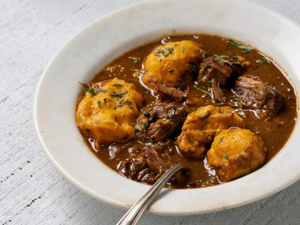 Hovězí guláš s knedlíkem