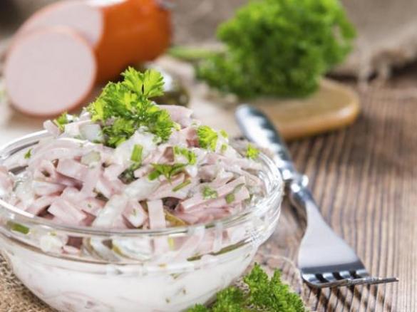 Pochoutkový salát podle ČSN