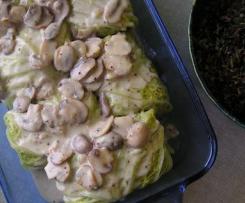 Kapustové rolky s jáhly a houbovou omáčkou