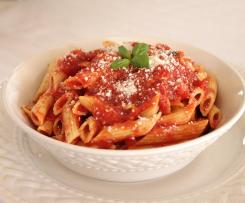 Těstoviny s rajčatovou omáčkou