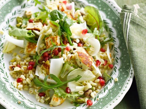 Špaldový salát s kuřecím masem