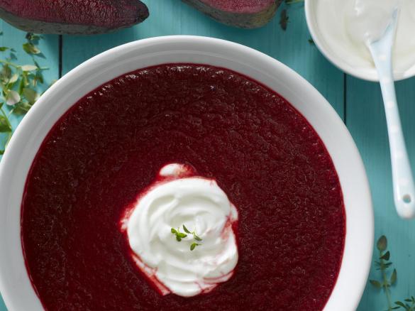 Polévka červená z řepy