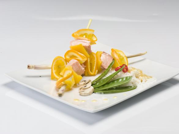 Pomerančovo-lososový špíz s jasmínovou rýží