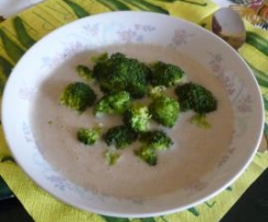 Rychlá brokolicová polévka se žampiony