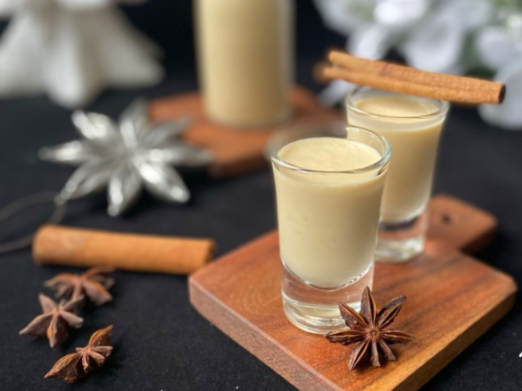 Vaječný likér dle původního receptu v TM