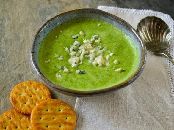 Brokolicová polévka s nivou