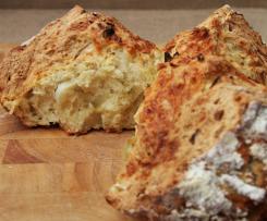 Domácí bramborový chléb s osmaženou cibulkou